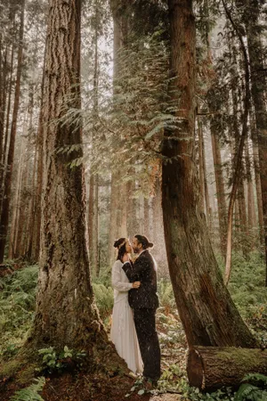 Theresa and Andrew wedding under tall trees