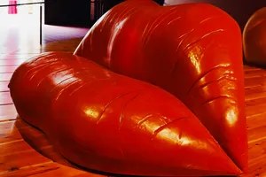 Big lips couch