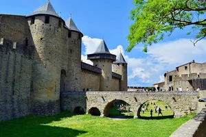 Swordfighting lessons in the citadel moat