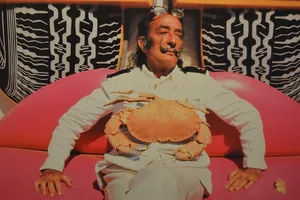 Dali chilling with a big crab on his belly